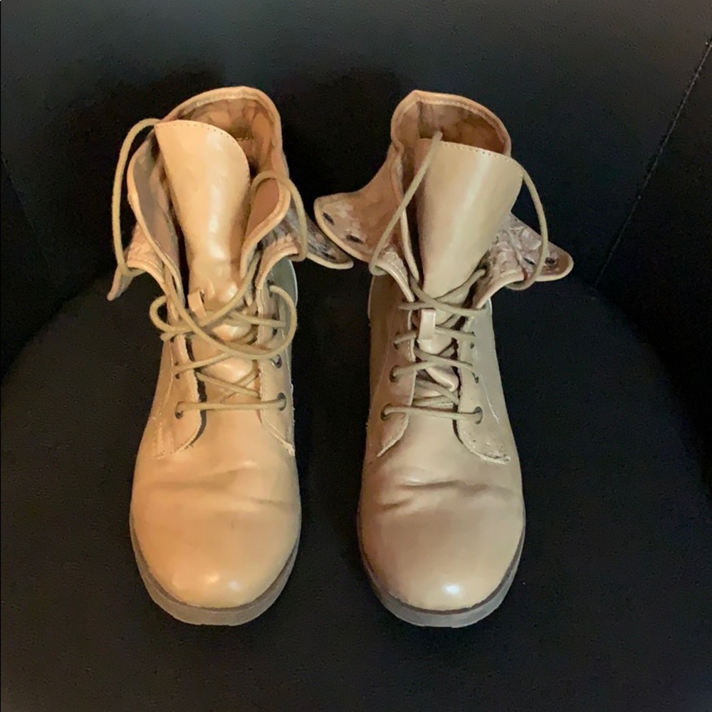 Combat boots